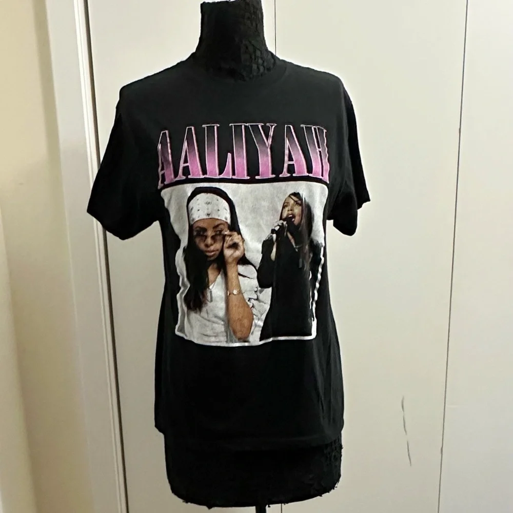 Aaliyah Vintage-Inspired Graphic Short Sleeve Tee
